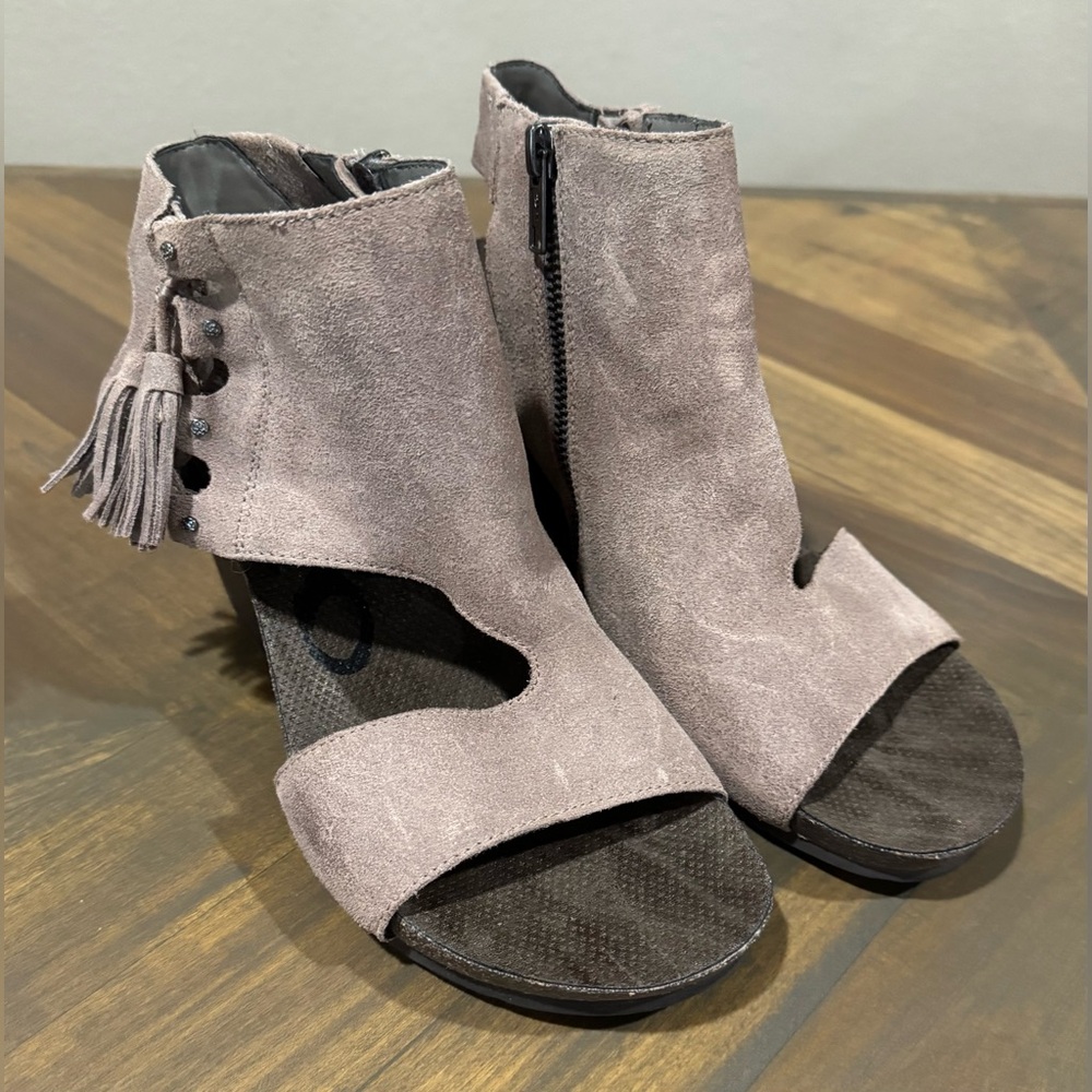OTBT Flower Child Grey Suede Leather Fringe Boho Chunky Block Heels Women’s 9M